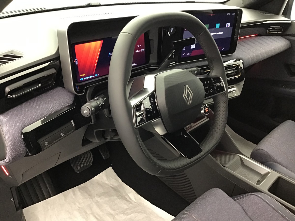 RENAULT