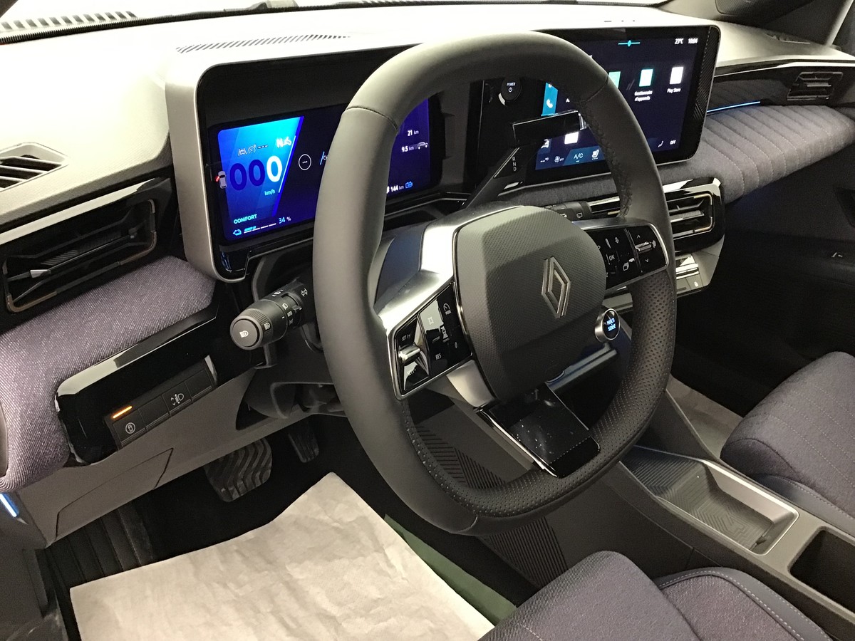 RENAULT