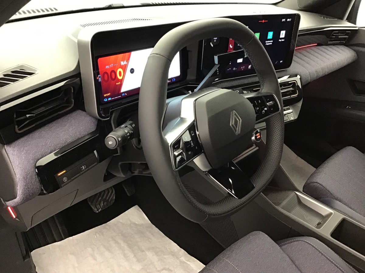 RENAULT