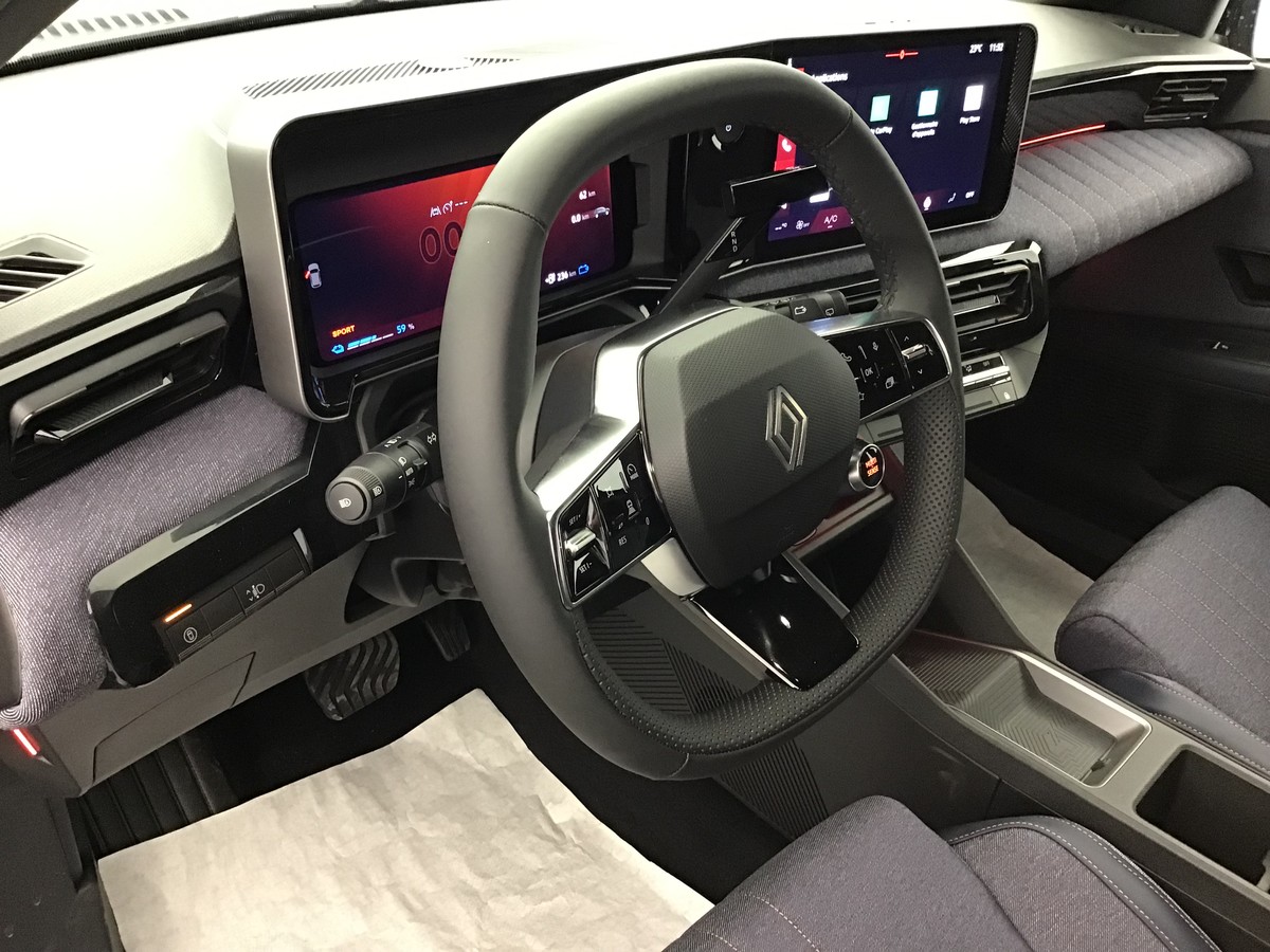 RENAULT